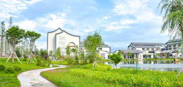 泰山科技學(xué)院 - 最美大學(xué)