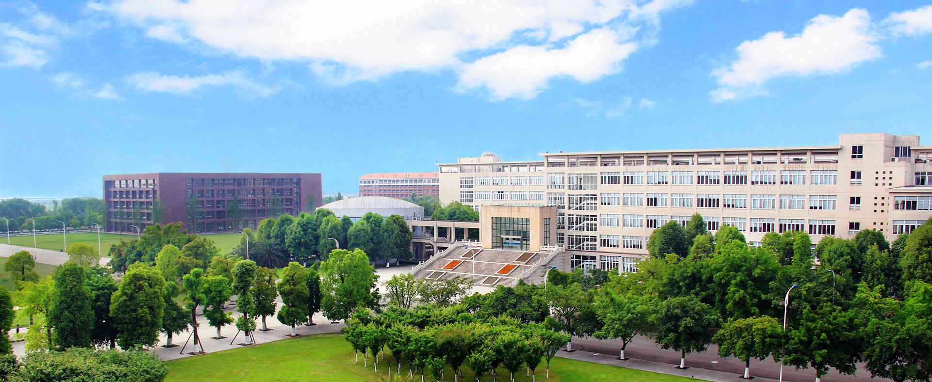 四川大學(xué)錦江學(xué)院
-校園風(fēng)景